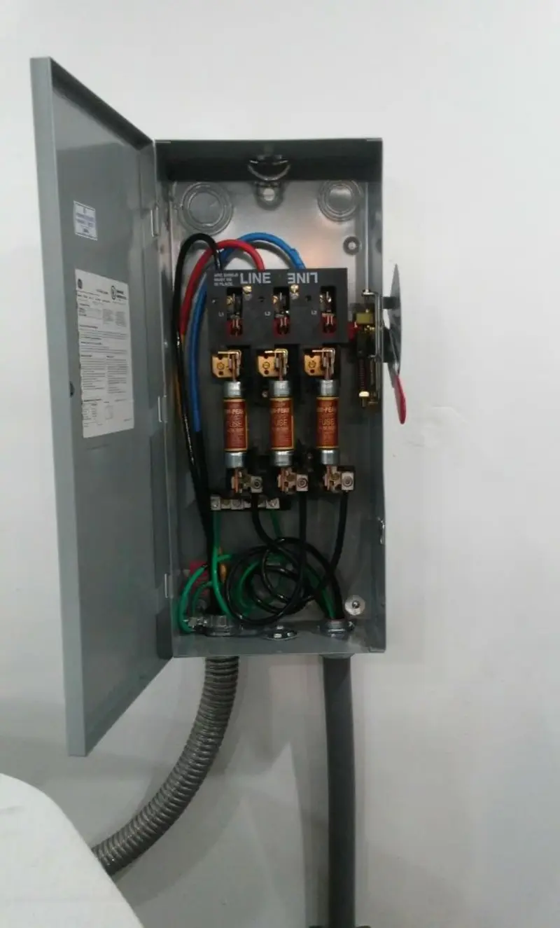 Three-phase disconnect switch installed for Smoke Detector Installation in Truth or Consequences